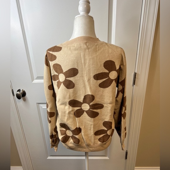 Retro Big Flower Sweater - Picture 2 of 8